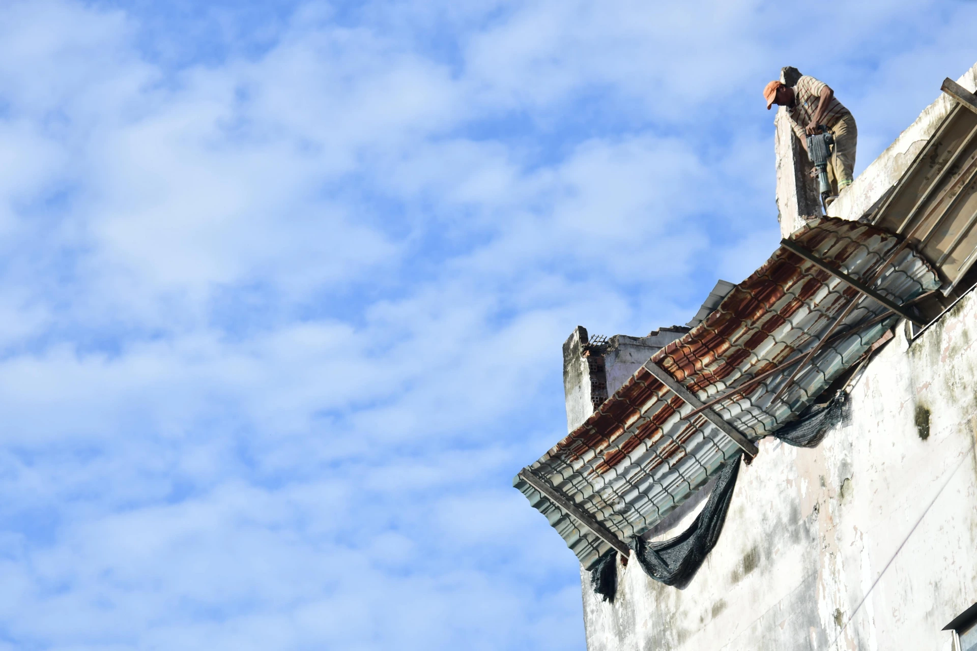 Roof Leak Repair Solutions That Help Prevent Serious Water Damage and Costly Repairs
